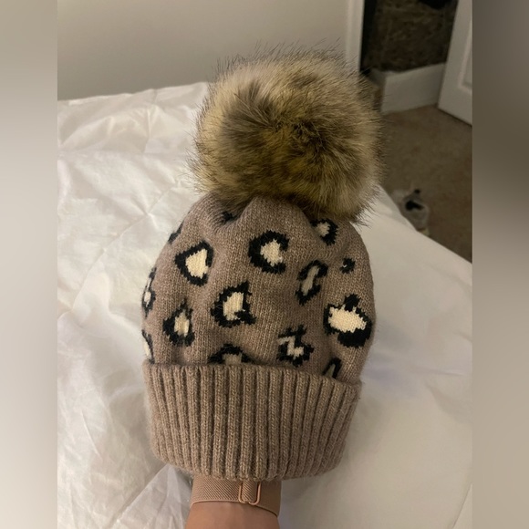 Leopard print winter hat - Picture 2 of 3